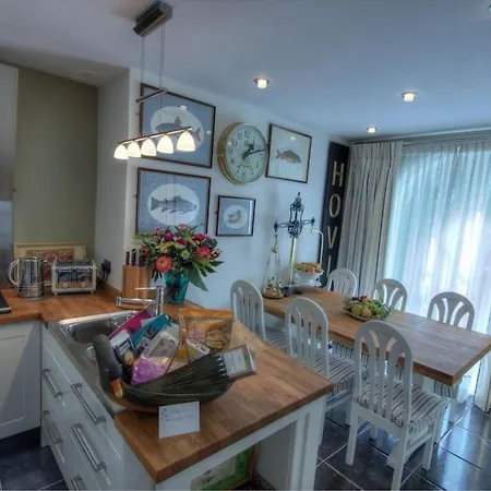 Beautiful Period Cottage, Exceptional Riverside Location In The Heart Of Chester Exterior photo
