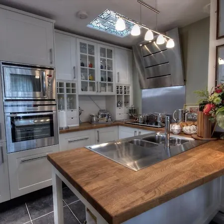 Beautiful Period Cottage, Exceptional Riverside Location In The Heart Of Chester Exterior photo
