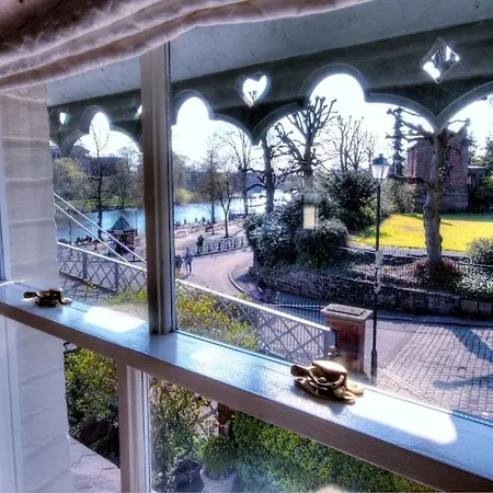 Beautiful Period Cottage, Exceptional Riverside Location In The Heart Of Chester Exterior photo