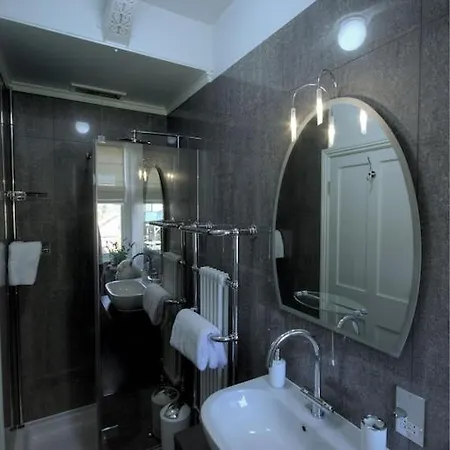 Beautiful Period Cottage, Exceptional Riverside Location In The Heart Of Chester Exterior photo