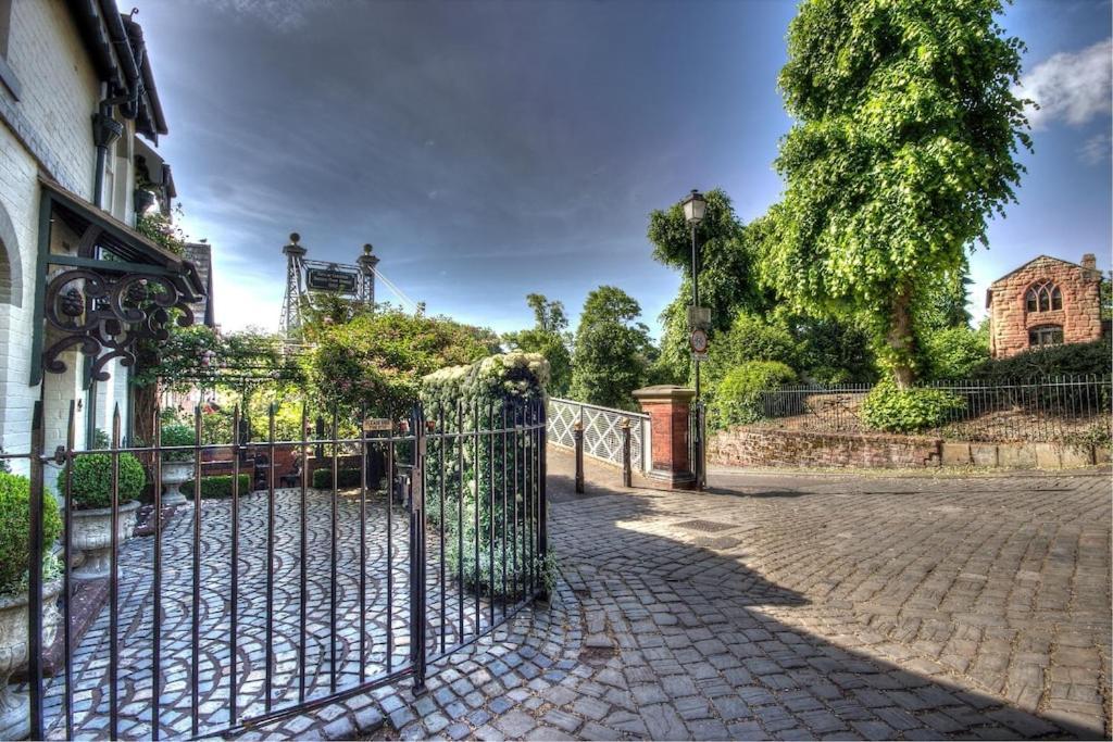 Beautiful Period Cottage, Exceptional Riverside Location In The Heart Of *
